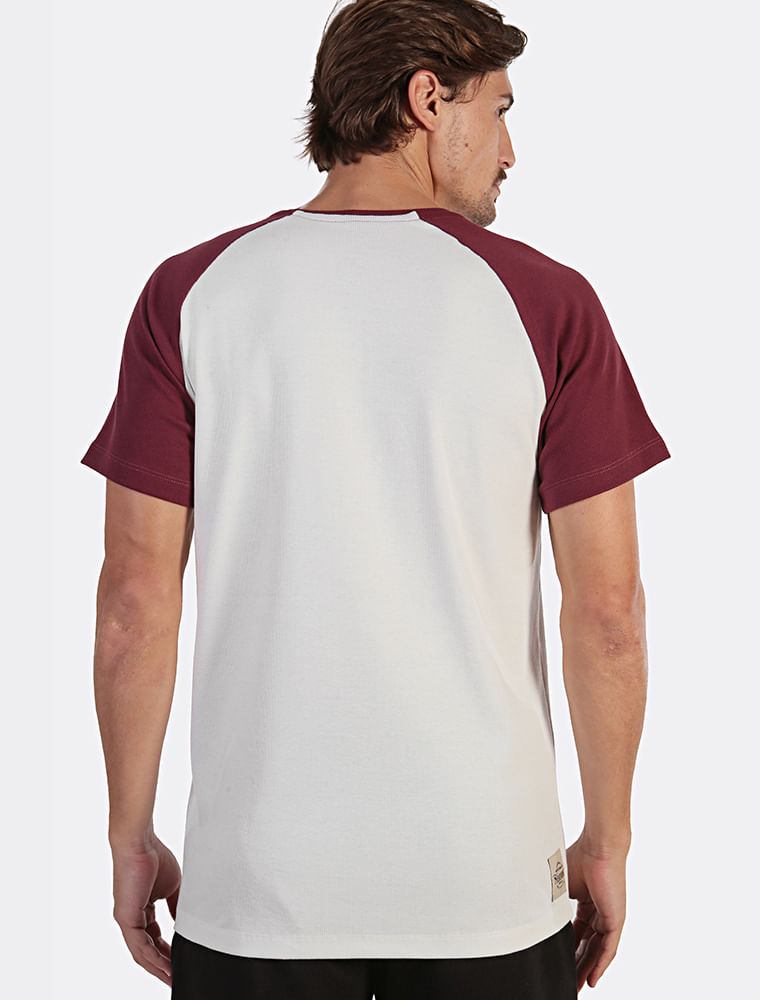 camiseta-raglan-vinho-costas