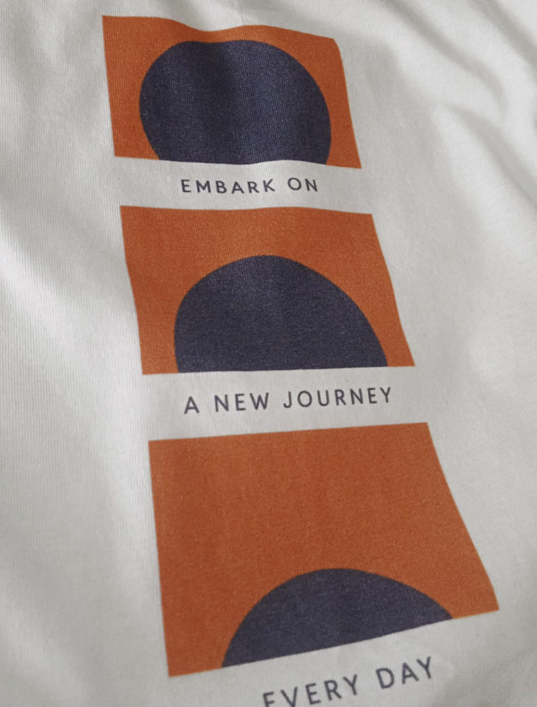 Camiseta-new-journey-detalhe-perto