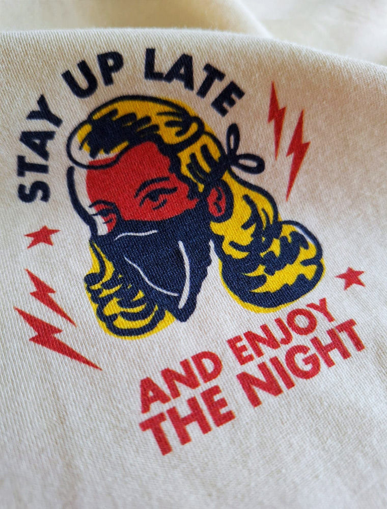 3-camiseta-stay-up-late